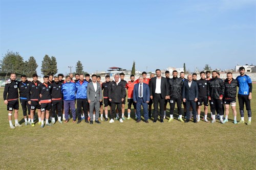 Kaymakamımız Sayın Ramazan Kurtymez, Ceyhan 1967 FK Futbol Takımına Antrenmanda Ziyaret 